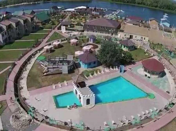 Саратовский радиоприборный завод вновь оспаривает действия приставов, которые пытаются продать его имущество в престижном поселке на Волге