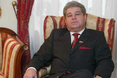 Экс-сенатор от &laquo;Единой России&raquo; Василий Дума живет во Франции и продолжает зарабатывать на российских госзакупках