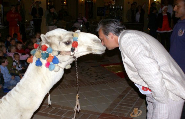 Не платящий алименты на сына миллионер отказывается также компенсировать долг за мобильник