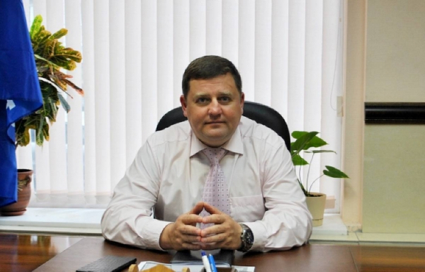 Алексей Золотарев проживает в Москве в Малом Николопесковском переулке