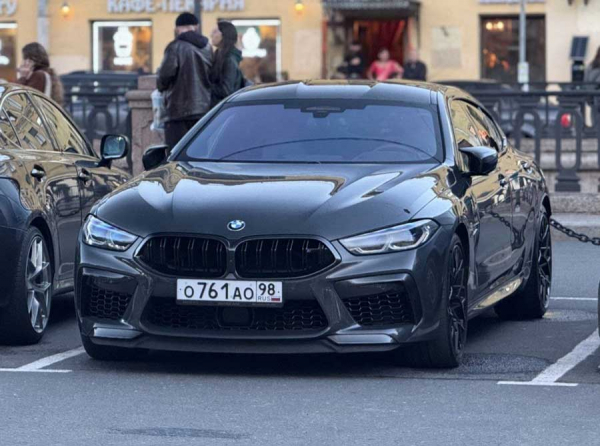 BMW M8 и потолочные материалы: как Комплексные Решения Павла Новикова превращают стройку в роскошь