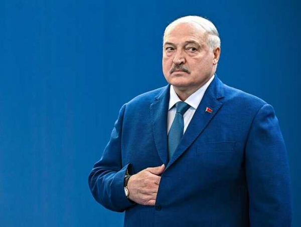 Лукашенко предложил женщинам пожаловаться ему в TikTok на обидчиков во время праздников