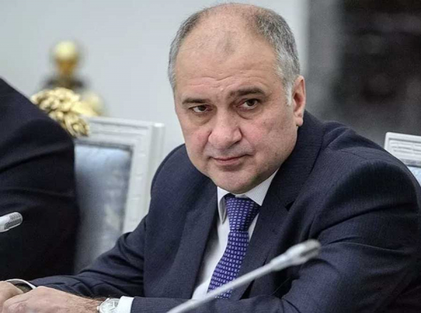 Несис с мальтийским паспортом и его ширмы: бюджет трещит, офшоры пополняются