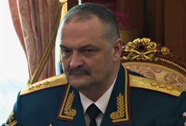 «Дважды ударил по лицу прямо в своем служебном кабинете»